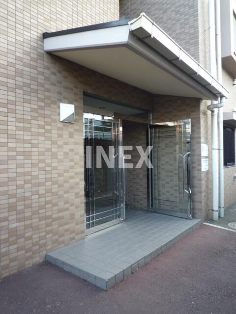 横浜市南区永田台の賃貸マンションのエントランス