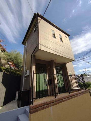 東寺尾６丁目戸建てのエントランス