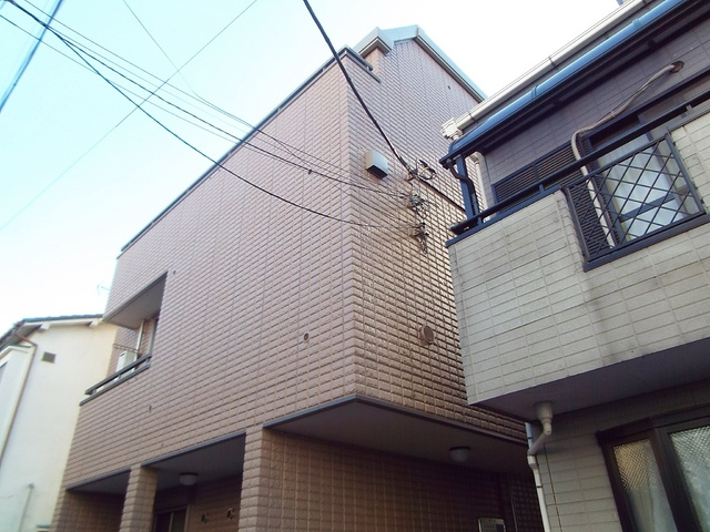 エシール中十条の外観|綺麗な外観が特徴の3階建て☆