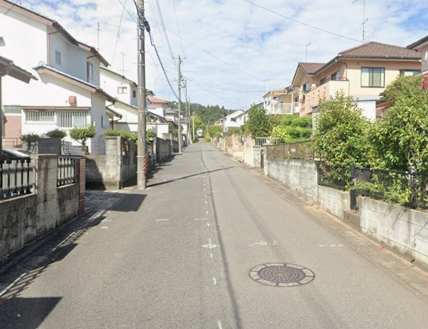 【新築戸建】　若葉台1丁目第3　長期優良住宅の前面道路含む現地写真|北側6ｍ公道。接道幅員6ｍで駐車もらくちんです♪