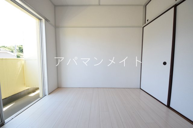 【寝室】 | 富士見コーポ | 使い勝手のいい寝室です