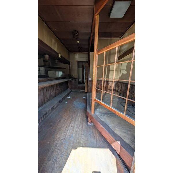春日井市妙慶町店舗の玄関
