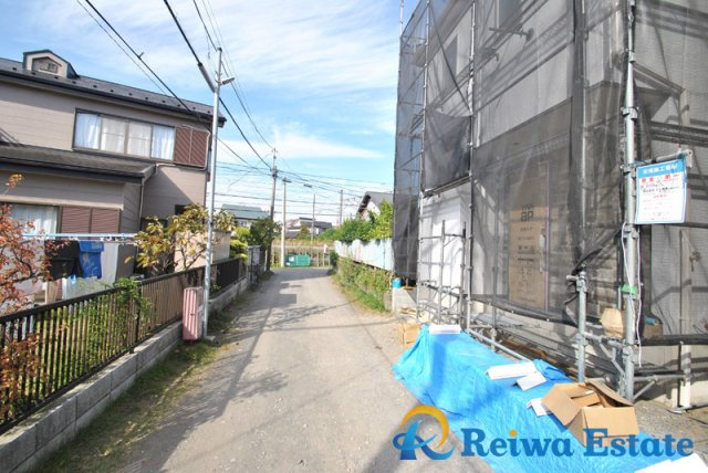 新築戸建　茅ヶ崎市共恵1丁目の前面道路含む現地写真