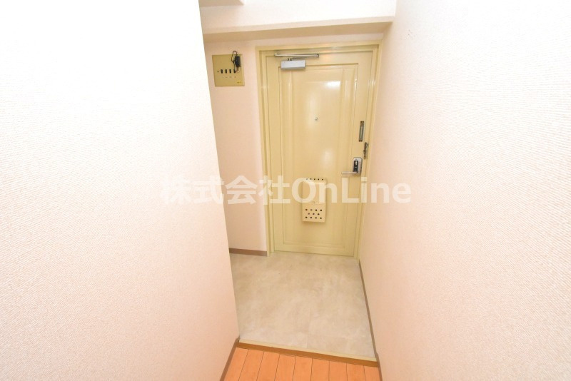 東大阪市吉田本町３丁目の賃貸マンションの玄関