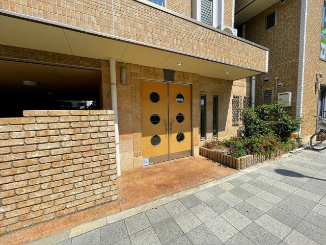 東大阪市永和１丁目の賃貸マンションのエントランス