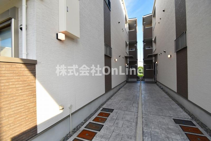 東大阪市水走２丁目のアパートのエントランス