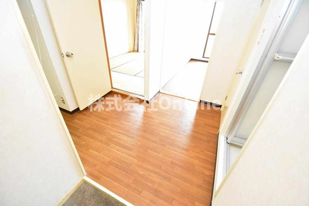 東大阪市菱屋西４丁目の賃貸マンションの玄関