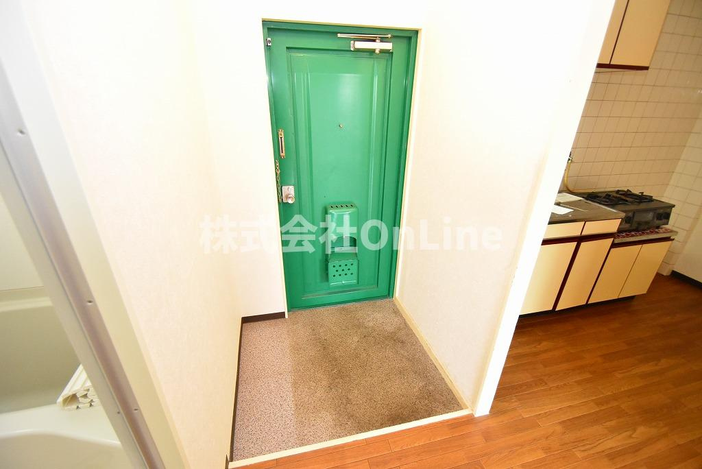 東大阪市菱屋西４丁目の賃貸マンションの玄関