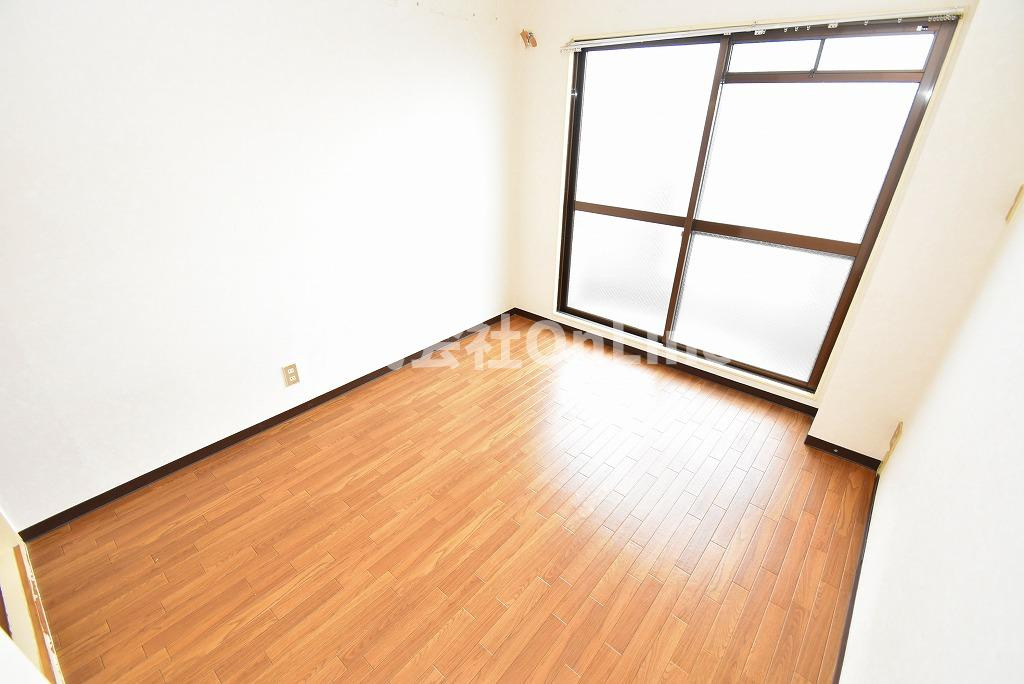 東大阪市菱屋西４丁目の賃貸マンションの居間・リビング