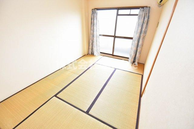 東大阪市菱屋西４丁目の賃貸マンションの和室