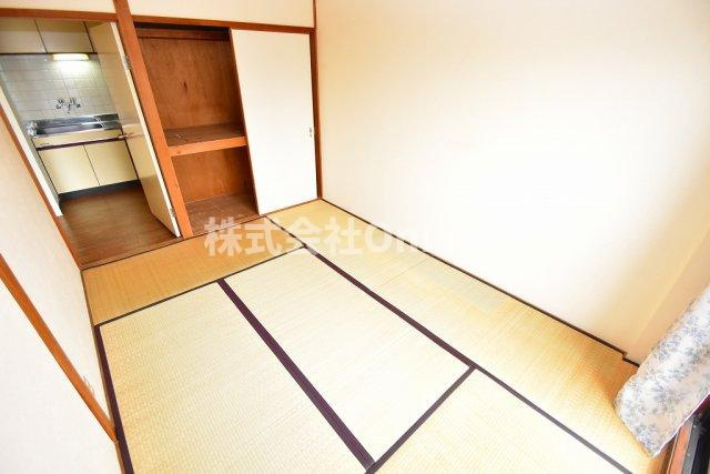 東大阪市菱屋西４丁目の賃貸マンションの和室