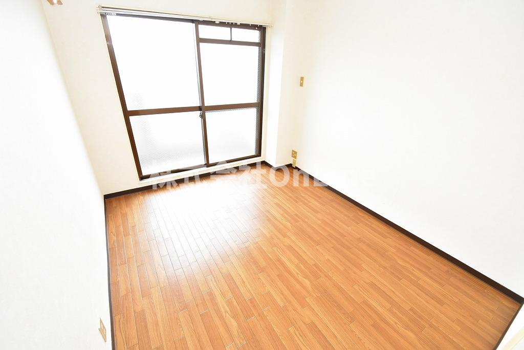 東大阪市菱屋西４丁目の賃貸マンションの居間・リビング