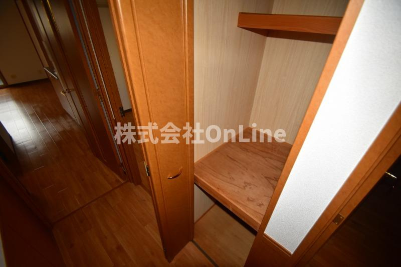 東大阪市花園西町１丁目の賃貸マンションの収納