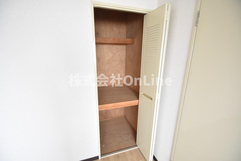 東大阪市角田１丁目の賃貸マンションの収納