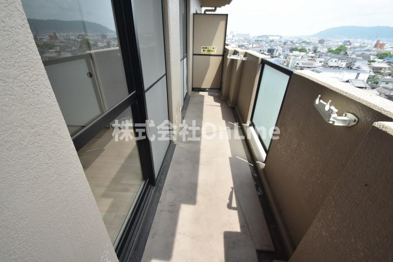 東大阪市角田１丁目の賃貸マンションのバルコニー