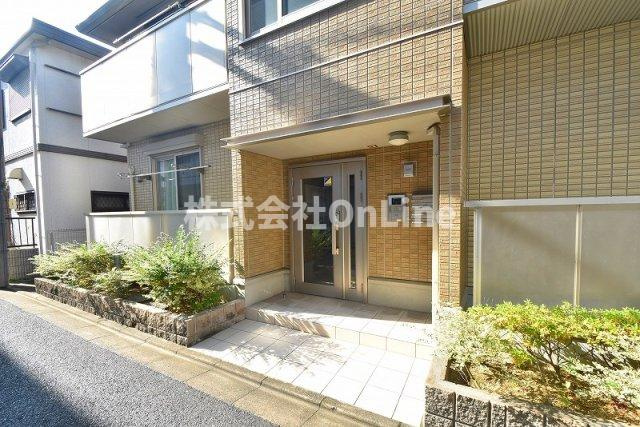 東大阪市鴻池町２丁目のアパートのエントランス