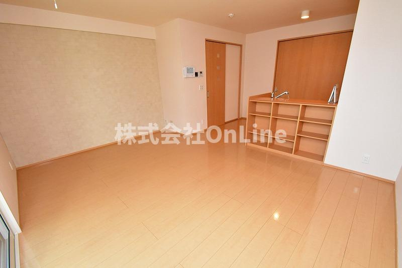 東大阪市鴻池町２丁目のアパートの居間・リビング