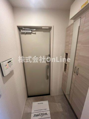 東大阪市東鴻池町１丁目のアパートの玄関