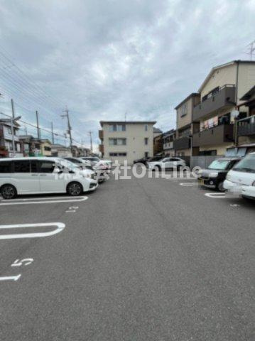 東大阪市東鴻池町１丁目のアパートの駐車場