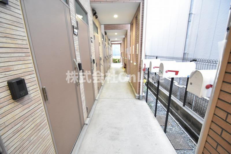 東大阪市島之内１丁目のアパートのロビー