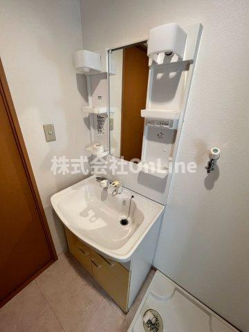 東大阪市島之内１丁目のアパートの独立洗面台