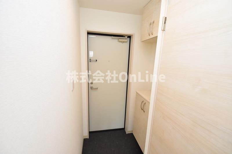 東大阪市大蓮東１丁目のアパートの玄関