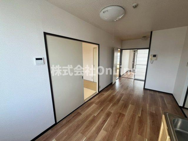 東大阪市西岩田１丁目の賃貸マンションの居間・リビング