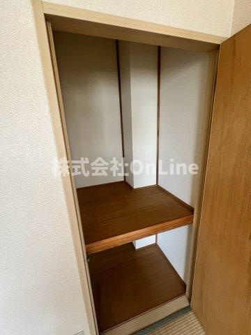 東大阪市西岩田１丁目の賃貸マンションの収納