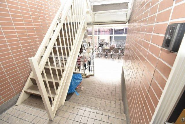 東大阪市西岩田１丁目の賃貸マンションのロビー