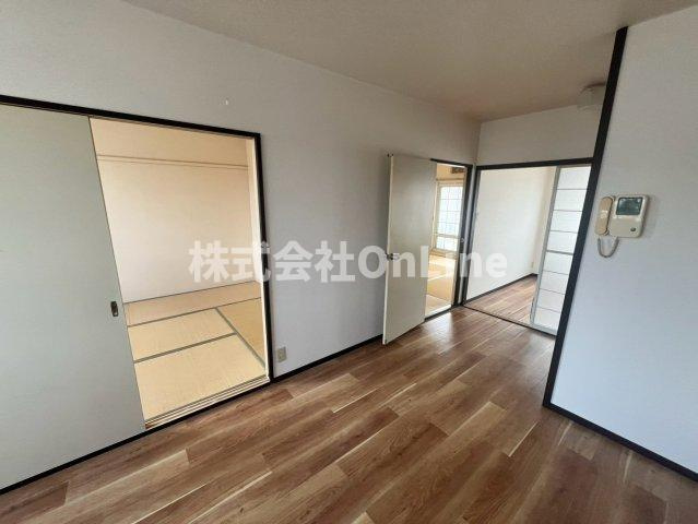 東大阪市西岩田１丁目の賃貸マンションの居間・リビング