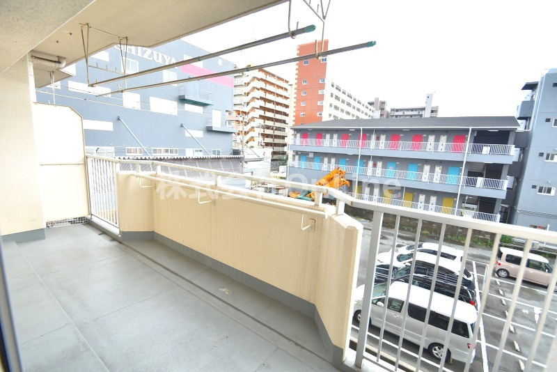東大阪市友井５丁目の賃貸マンションのバルコニー