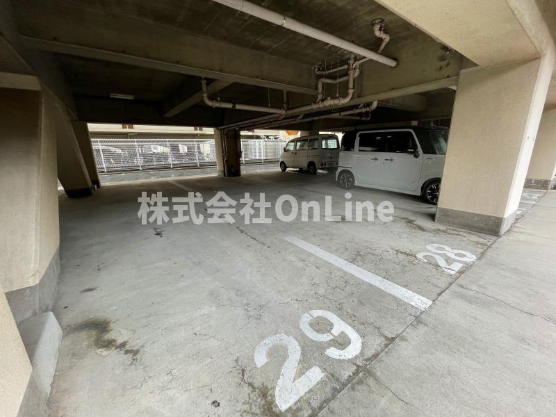 東大阪市友井５丁目の賃貸マンションの駐車場