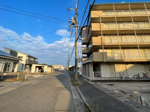 フレクション大分大在のその他|落ち着いた雰囲気の住宅街でゆったりとした道路が特徴です。周囲には低層の建物が並び日当たりも良好です。
