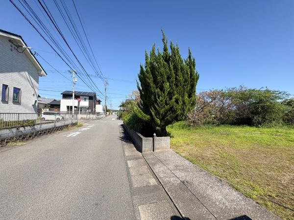 王ノ瀬1丁目　土地の前面道路含む現地写真|前面道路含む現地(2026年10月撮影)