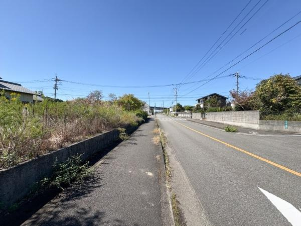 王ノ瀬1丁目　土地の前面道路含む現地写真|前面道路含む現地(2026年10月撮影)