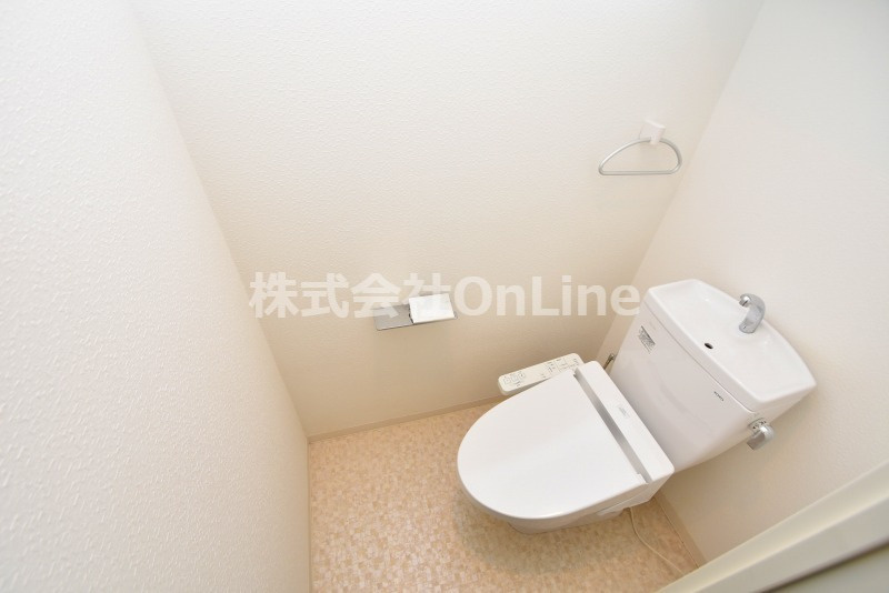 東大阪市荒川１丁目の賃貸マンションのトイレ