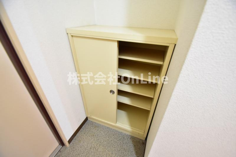 東大阪市三ノ瀬１丁目の賃貸マンションの収納