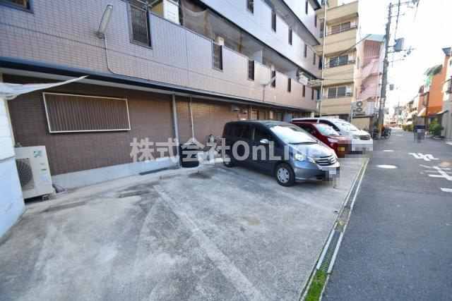 東大阪市三ノ瀬１丁目の賃貸マンションの駐車場