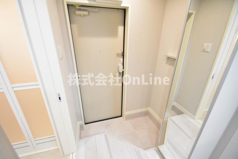 東大阪市荒本２丁目のアパートの玄関