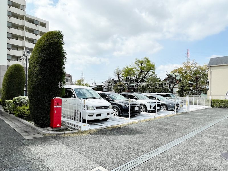 ラ・ヴェール武庫之荘の駐車場