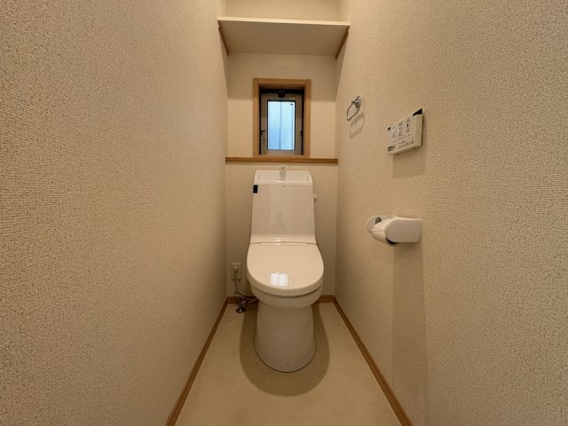 希望ヶ丘ハイムのトイレ|落ち着いた色調のトイレです