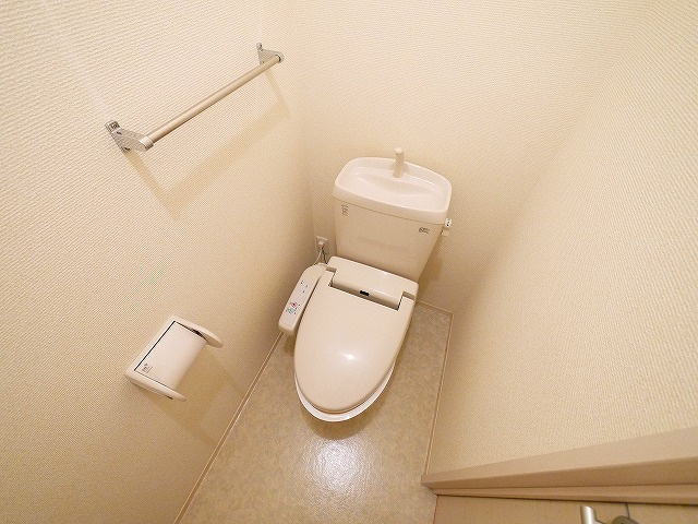 セゾン アザレ　Ｂ棟のトイレ|コンパクトで使いやすいトイレです