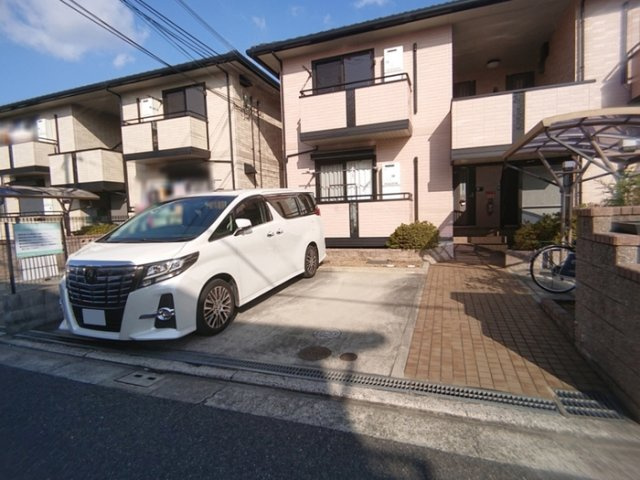 ゼヒランサス Bの駐車場