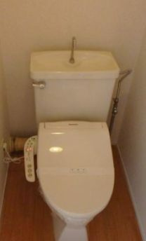 アーバンコートサカスⅢのトイレ|落ち着いた色調のトイレです