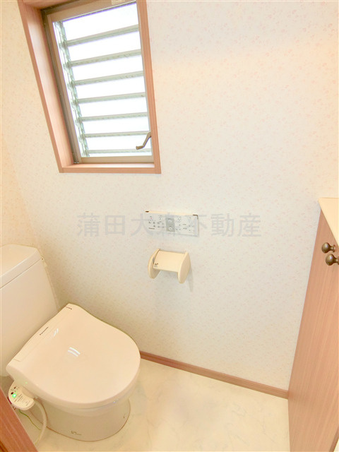 レスポワール平和島のトイレ|窓+温水暖房便座付きトイレ