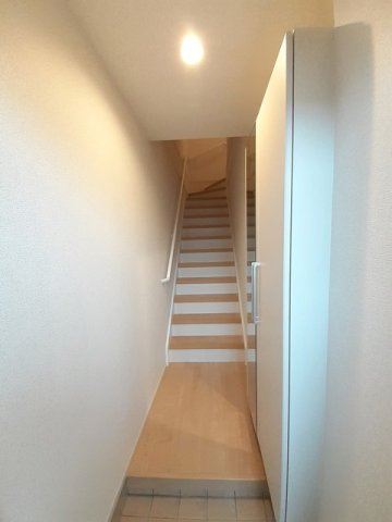 サンリットスクエアの玄関|明るい玄関です