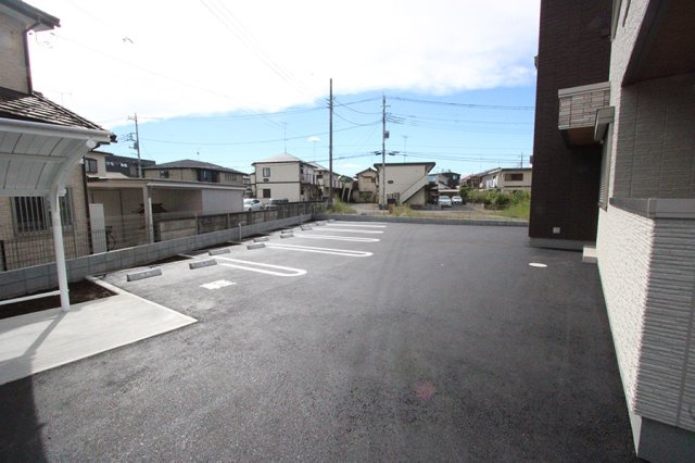 シャロムの駐車場|敷地内駐車場　月額4,400円（税込）　※バイクは不可