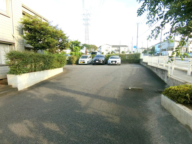 メゾン朝倉野の駐車場|★敷地内駐車場有★