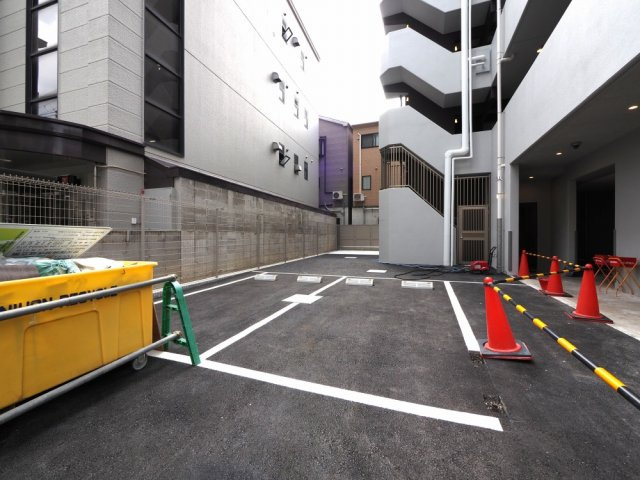 ミラージュパレス新梅田Cieloの駐車場