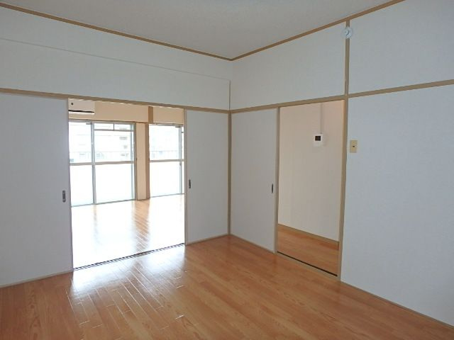 山口マンションの洋室|個人の部屋や寝室として使える洋室です